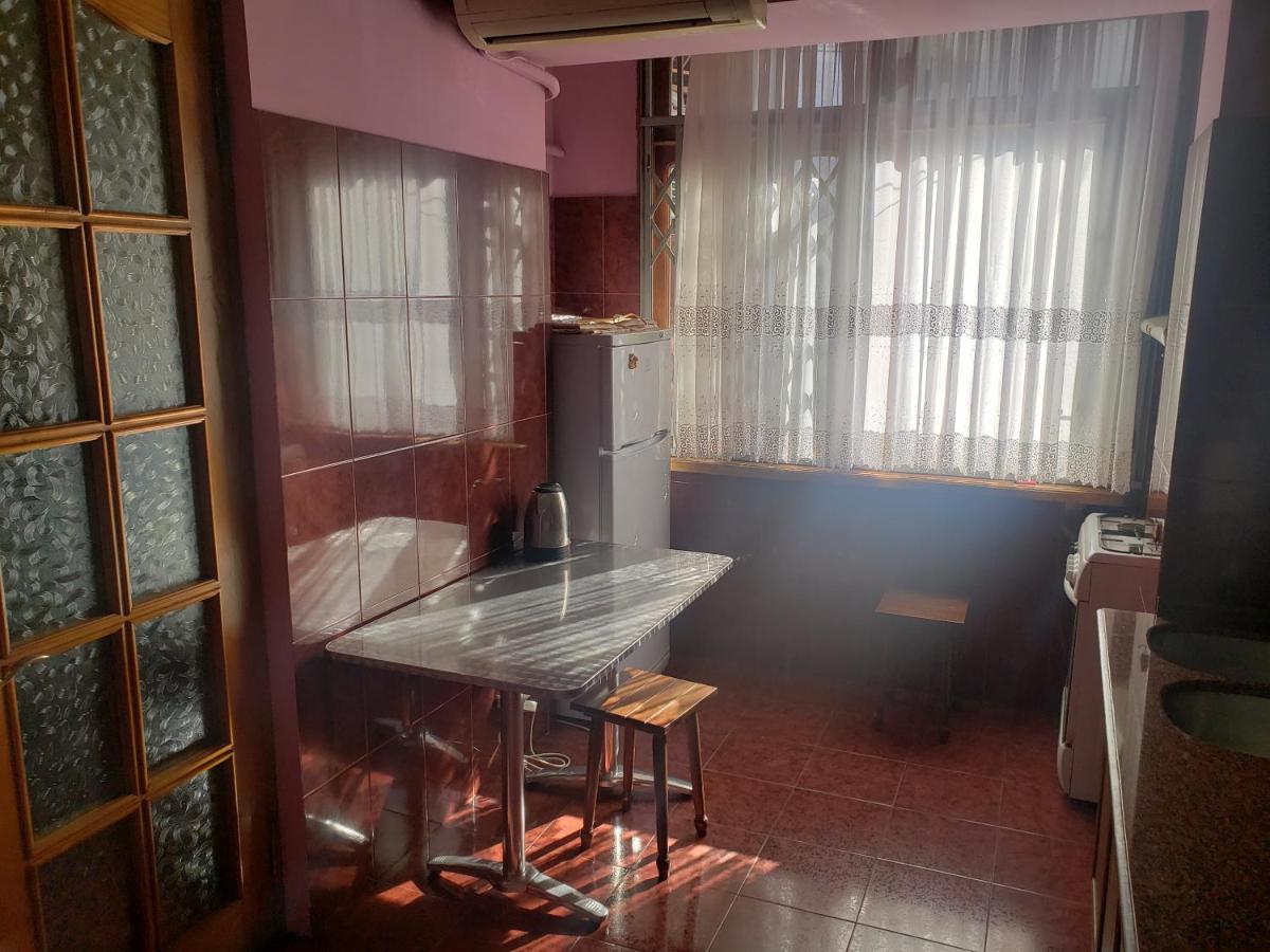 Intercity Hostel Batoumi Extérieur photo