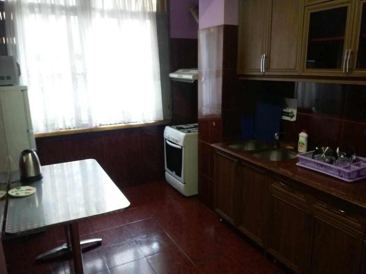 Intercity Hostel Batoumi Extérieur photo